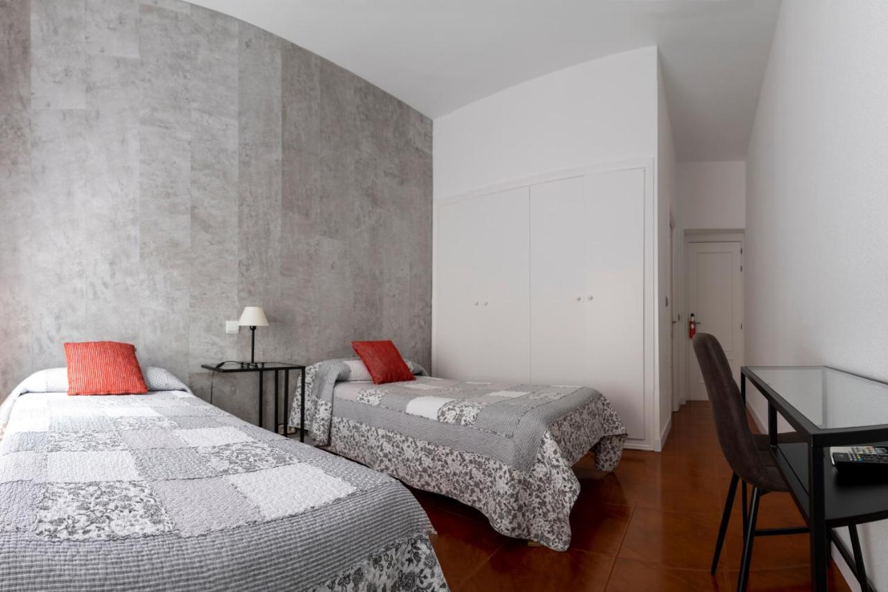 Hostal Tokio Madrid Exterior photo